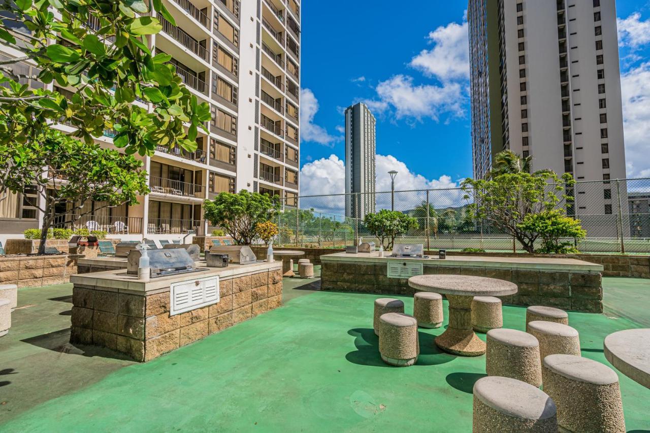 Free Parking, Pool, Sauna, Spa, Wifi, Bbq, Ac - Waikiki Banyan Honolulu Dış mekan fotoğraf